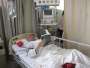 Soi-disant M. Bernard André sur son lit d'hopital. On ne peut le reconnaîre parfaitement.